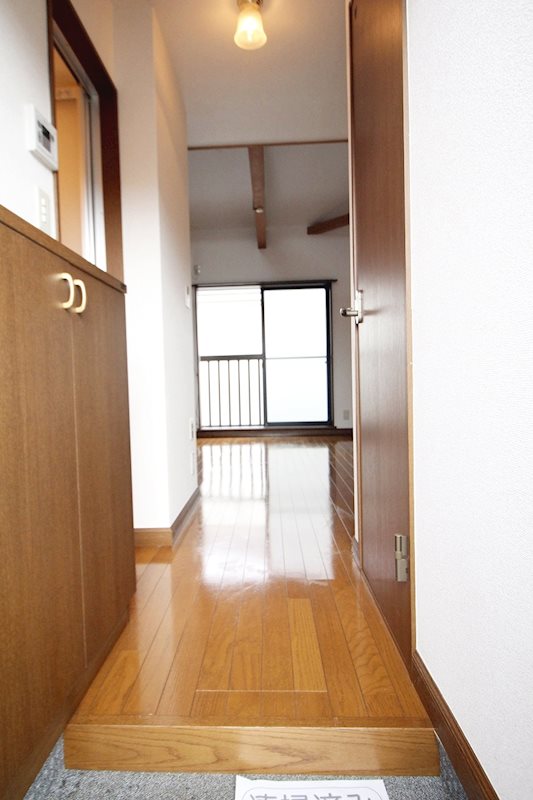 パインレーブ 玄関