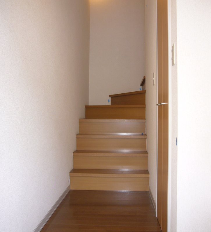 ドミール2001 玄関