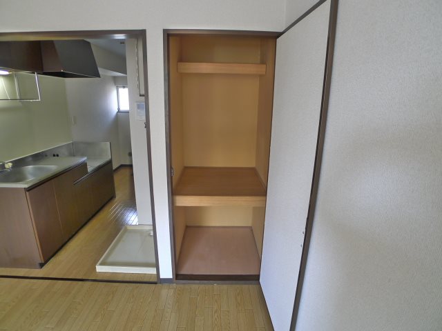 ジュネスリヴボード 収納